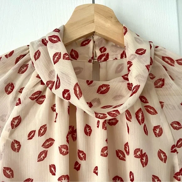 RW&CO Cowl Neck Blouse Cream Red Lips Sheer Small - Picture 3 of 13